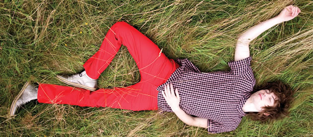 Men – How to Wear Coloured Jeans