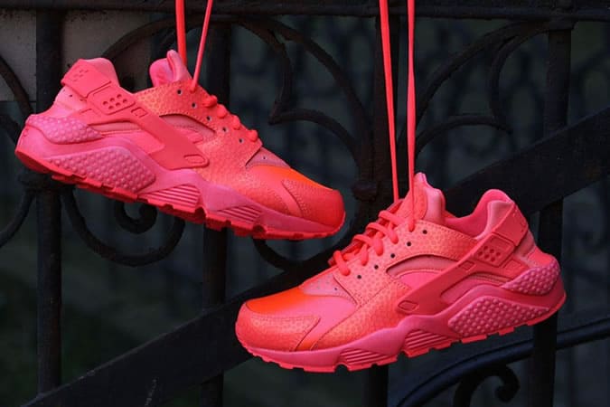 Nike Air Huaraches Hot Lava Pack Trainers