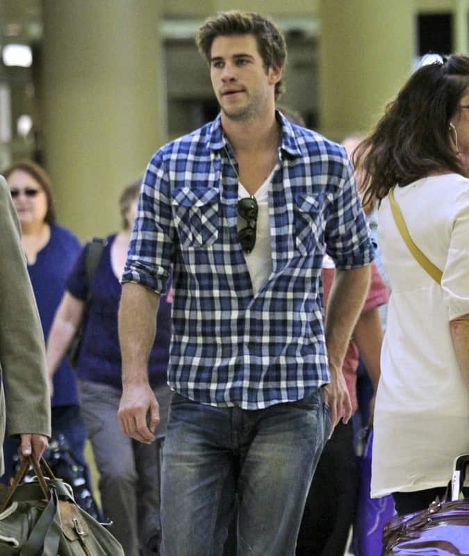 Liam Hemsworth Fashion/Style Off-Duty Looks - Flannel Check Shirt