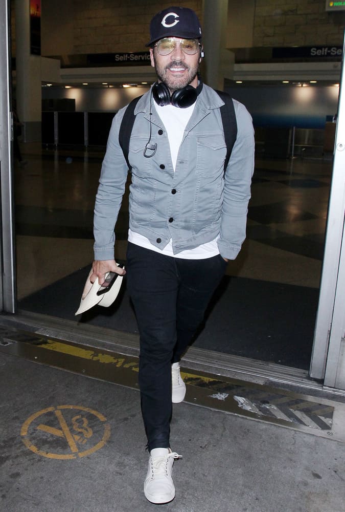 Jeremy Piven at LAX International Airport, Los Angeles