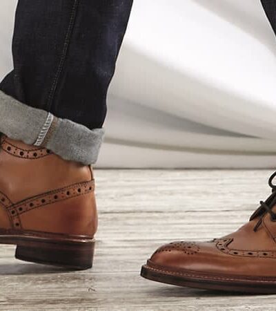 How To Wear Boots With Jeans: 6 Easy Outfits