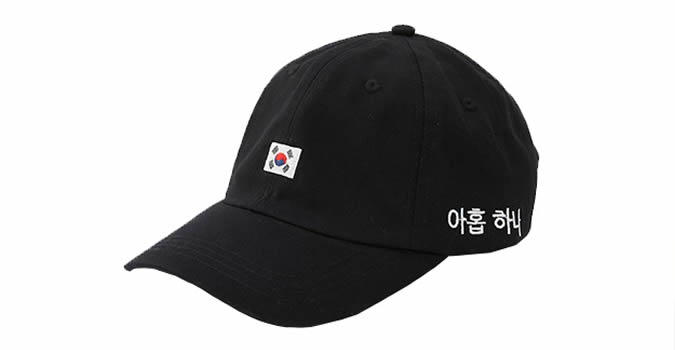 Black cap with front embroidery