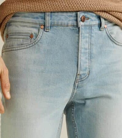 How To Wear Light Wash Jeans