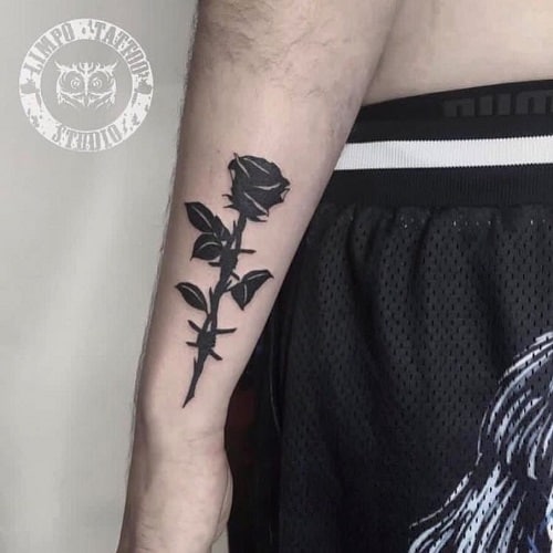 Do you think flower tattoos look good on men I like big flower tattoos  with thin lines that are typically on hipsribs How would this style look   rTattooDesigns