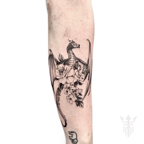 Tatuaje De Dragón Con Flores