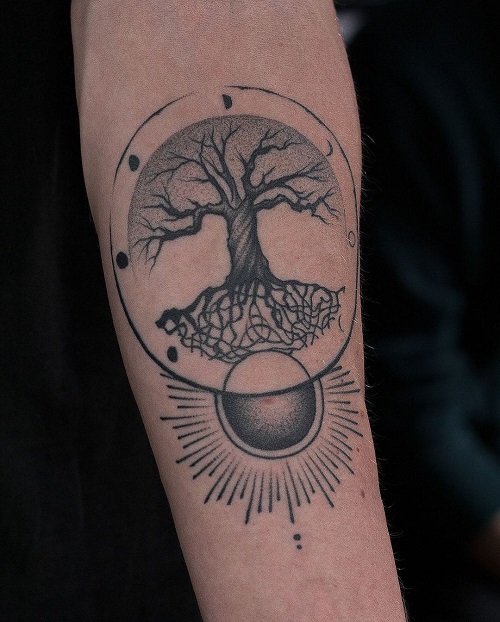 Tatuaje de árbol de palo y empuje