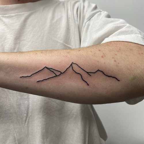 Tatuagem Simples de Montanha