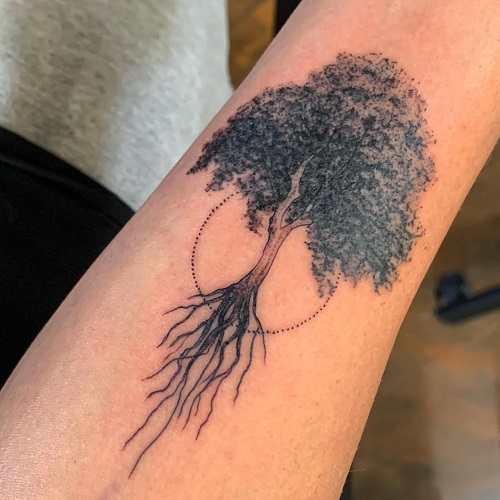 Tatuagem de árvore simples