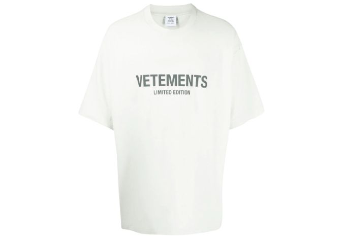 VETEMENTS Logo-Print T-shirt