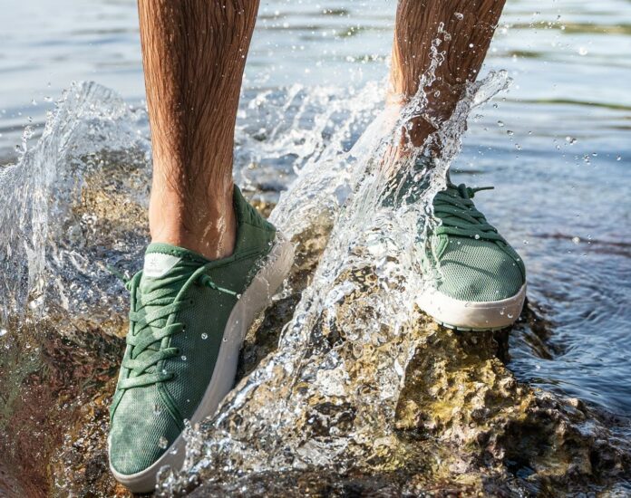 Green water shoes for men