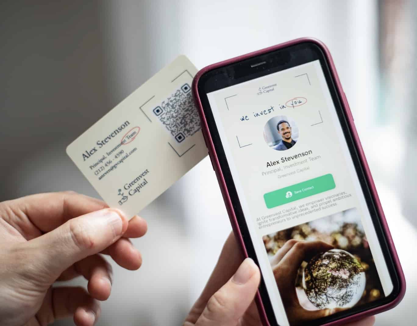 Mobilo business card in use