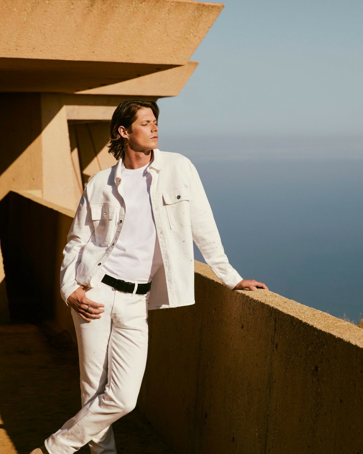 6 Best White Jeans For Men: Stand Out from the Crowd in 2024 - Patabook ...